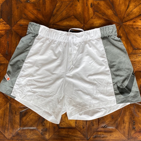 Nike Pants - Nike pro short